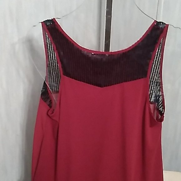 Daytrip Dark Red LARGE Tank Open Zipper Black Trim at Shoulders - Picture 6 of 6